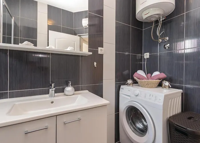Amazing In With Wifi Apartament Sukošan